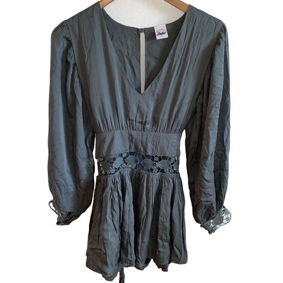 Selfie Leslie - sage green romper - Picture 1 of 12